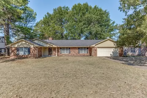 1105 Oakwood Cir, Henryetta, OK 74437