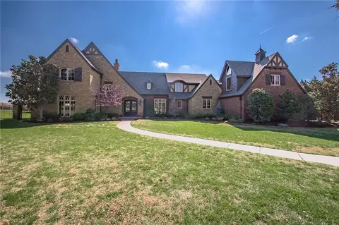 11224 Hillsdale Dr, Edmond, OK 73013