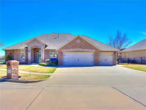 8608 NW 69th Cir, Oklahoma City, OK 73132