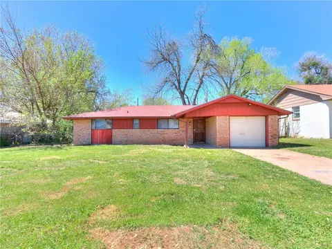 2105 Sandra Dr, Midwest City, OK 73110