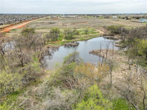 W Memorial Road, Yukon, OK 73099