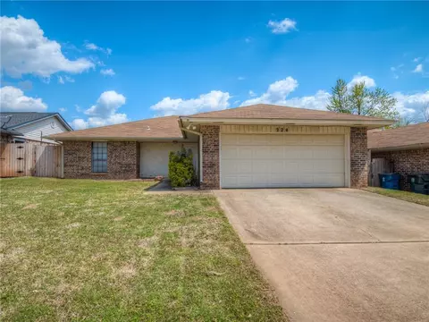 224 Oak Tree Dr, Midwest City, OK 73130
