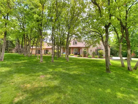 6400 Stone Valley Dr, Edmond, OK 73034
