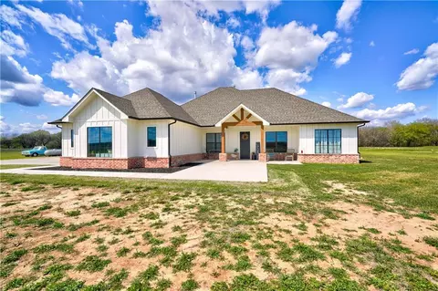48294 Garretts Lake Rd, Shawnee, OK 74804
