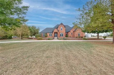 5325 Hidden Meadow Dr, Mustang, OK 73064