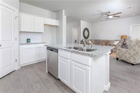 29267 Spur Cir, Mcloud, OK 74851 photo 5