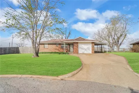 125 Lockstone Dr, Weatherford, OK 73096