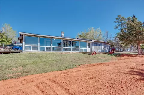 10775 Elm St, Hinton, OK 73047