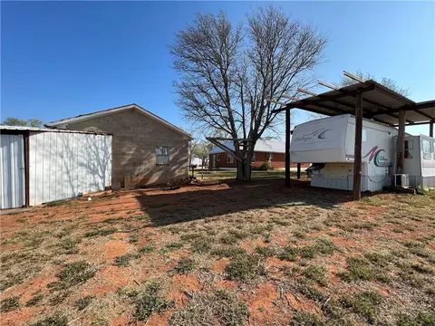 1002 Whiteshield St, Hammon, OK 73650 photo 4