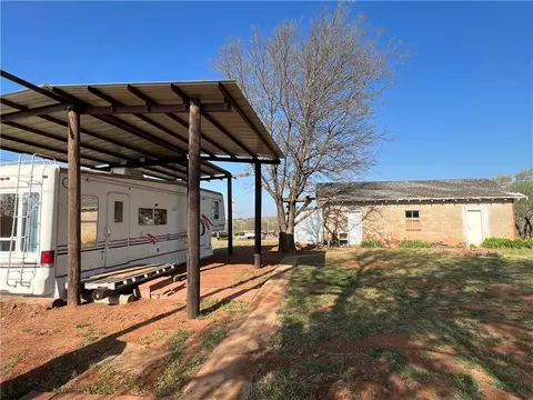 1002 Whiteshield St, Hammon, OK 73650 photo 2