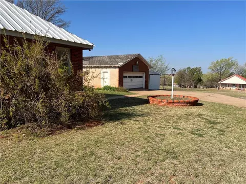 1002 Whiteshield St, Hammon, OK 73650 photo 7