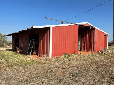 1002 Whiteshield St, Hammon, OK 73650 photo 3