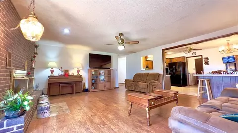 2075 Brookside St, Guthrie, OK 73044 photo 4