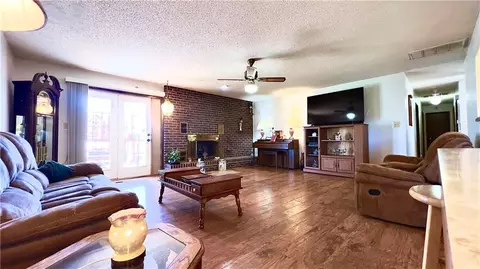 2075 Brookside St, Guthrie, OK 73044 photo 5