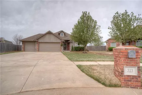 313 SW 42nd Ct, Moore, OK 73160