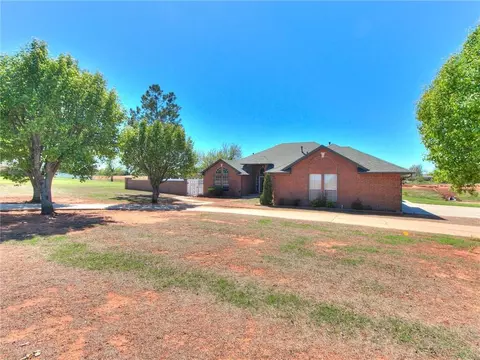 3401 S Bryant Ave, Moore, OK 73160