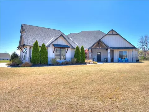 326 Red Oak Rd, Goldsby, OK 73093