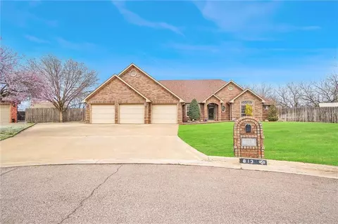 813 Queens Way, Altus, OK 73521