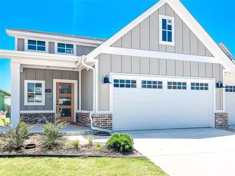733 Harbor Town Dr, Edmond, OK 73034