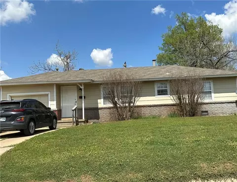 1105 Hazelwood Dr, Midwest City, OK 73110