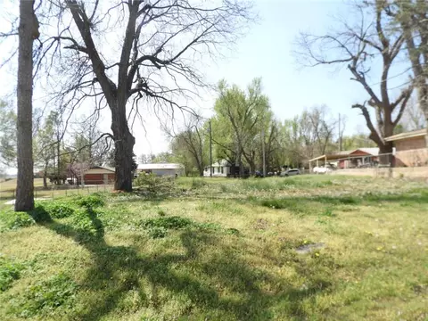 316 E Cedar St, Binger, OK 73009