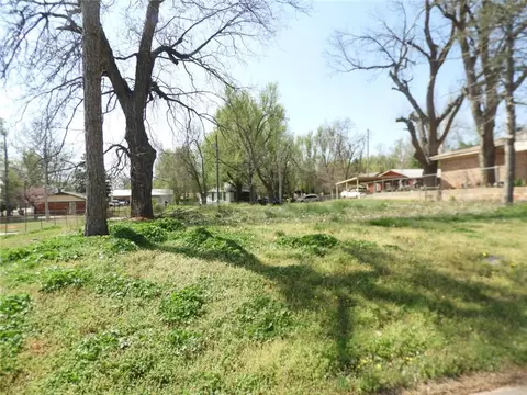 316 E Cedar St, Binger, OK 73009 photo 3