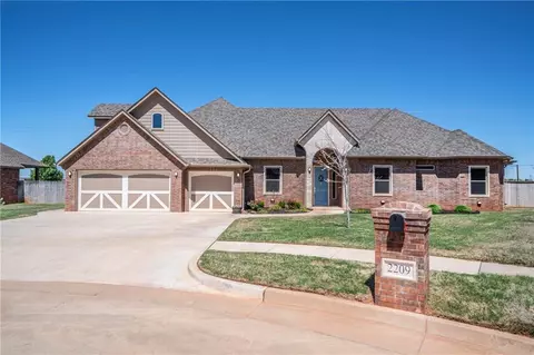 2209 W Mickey Dr, Mustang, OK 73064