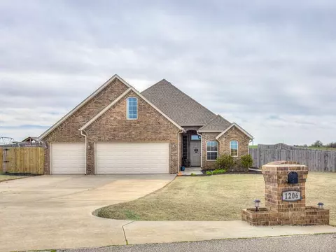 1206 Ella Dr, Tuttle, OK 73089