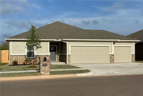 1913 Sara Vista Dr, Yukon, OK 73099