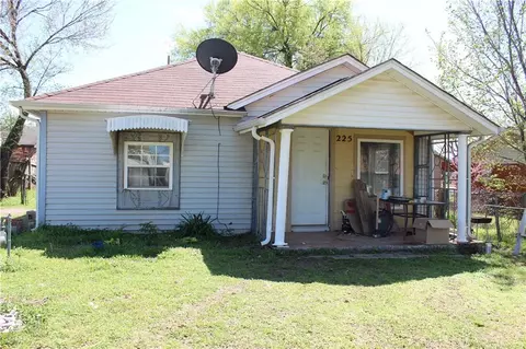 225 W 2nd St, Davenport, OK 74026