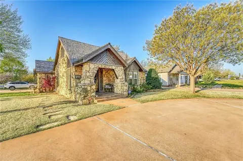 820 E Walnut St, Altus, OK 73521 photo 2