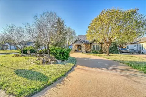820 E Walnut St, Altus, OK 73521 photo 3
