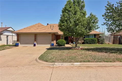 1004 Kingston Dr, Yukon, OK 73099