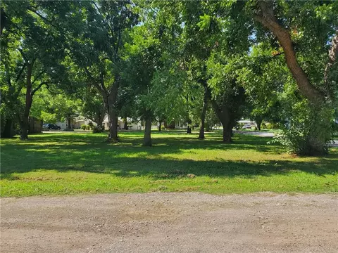 228 N Cedar St, Pauls Valley, OK 73075