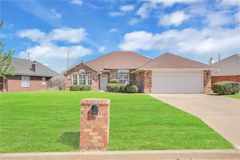 2808 N Towne Dr, Altus, OK 73521