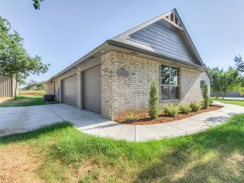 1692 Timber Trails Dr, Tuttle, OK 73089 photo 3