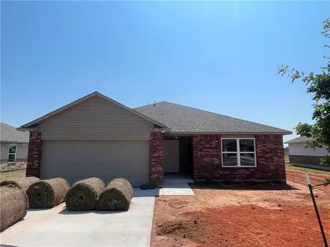 936 S Colt Ln, Mustang, OK 73064