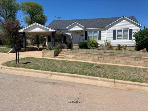 115 E Kee St, Weatherford, OK 73096