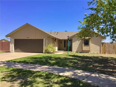 601 SW 21st St, Moore, OK 73160
