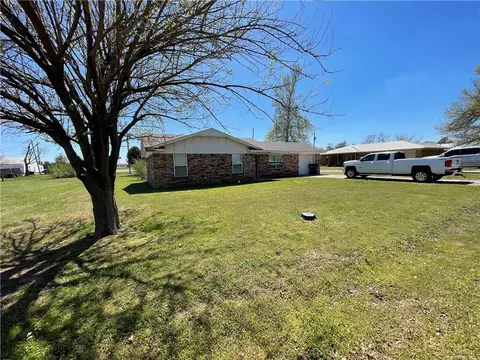 311 SW South St, Minco, OK 73059