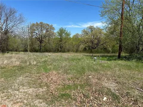 N Cleveland Avenue, Chandler, OK 74834