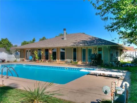 7898 NW 40th St, Bethany, OK 73008