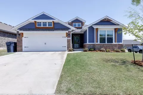 444 Irish Ln, Yukon, OK 73099
