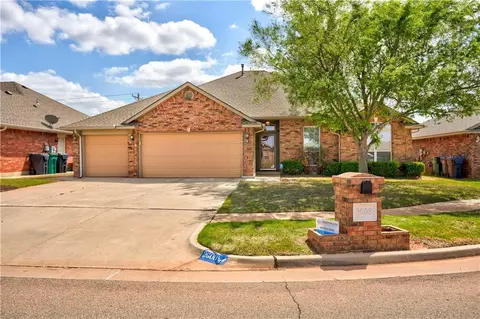 2608 SE 97th St, Moore, OK 73160