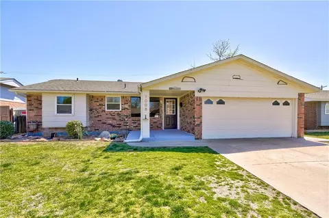 1008 SW 3rd St, Moore, OK 73160