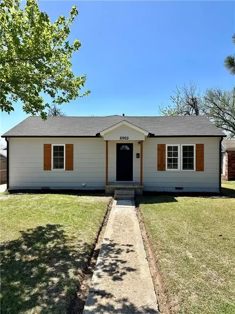 6902 NW 42nd St, Bethany, OK 73008