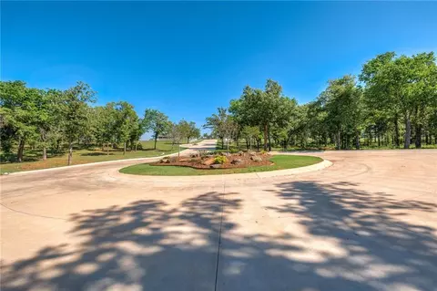 9989 Creek View Rd, Guthrie, OK 73044