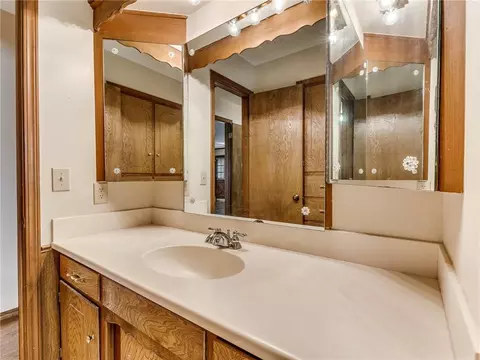835 E 9th St, Edmond, OK 73034 photo 31
