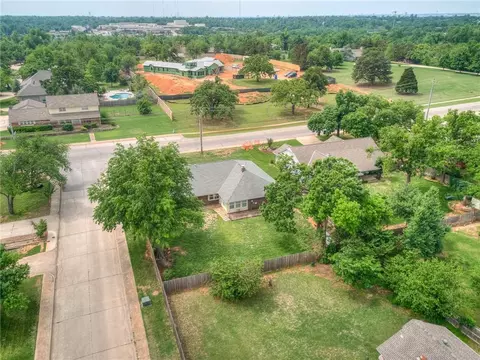 835 E 9th St, Edmond, OK 73034 photo 3