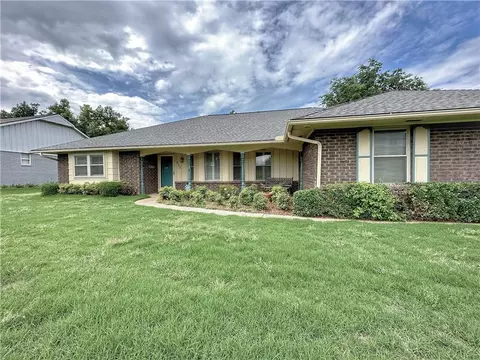 835 E 9th St, Edmond, OK 73034 photo 2